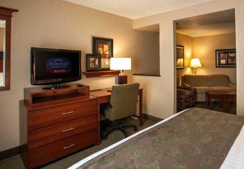 Fairfield Inn&Suites Detroit Livonia Exterior foto