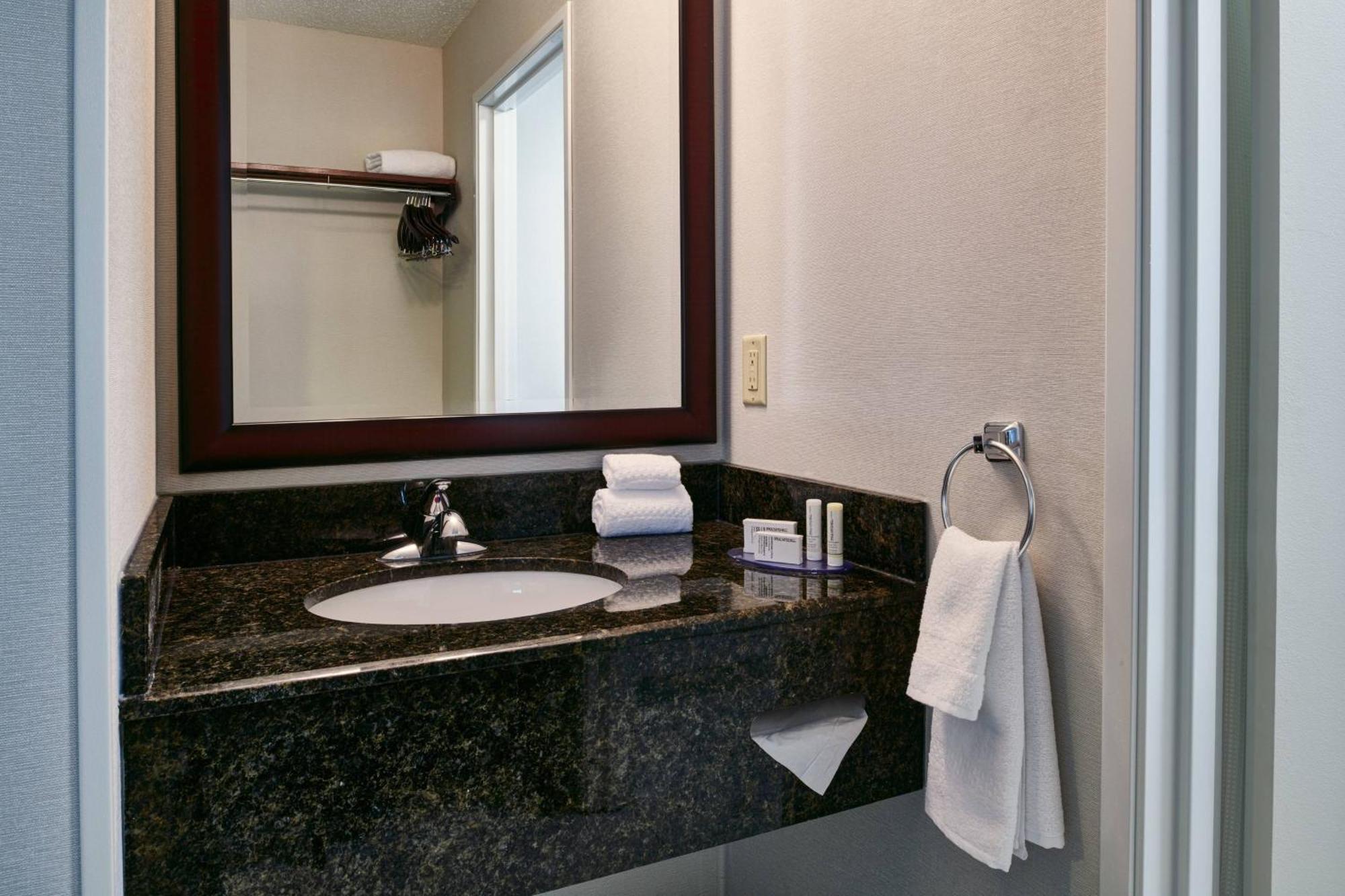 Fairfield Inn&Suites Detroit Livonia Exterior foto