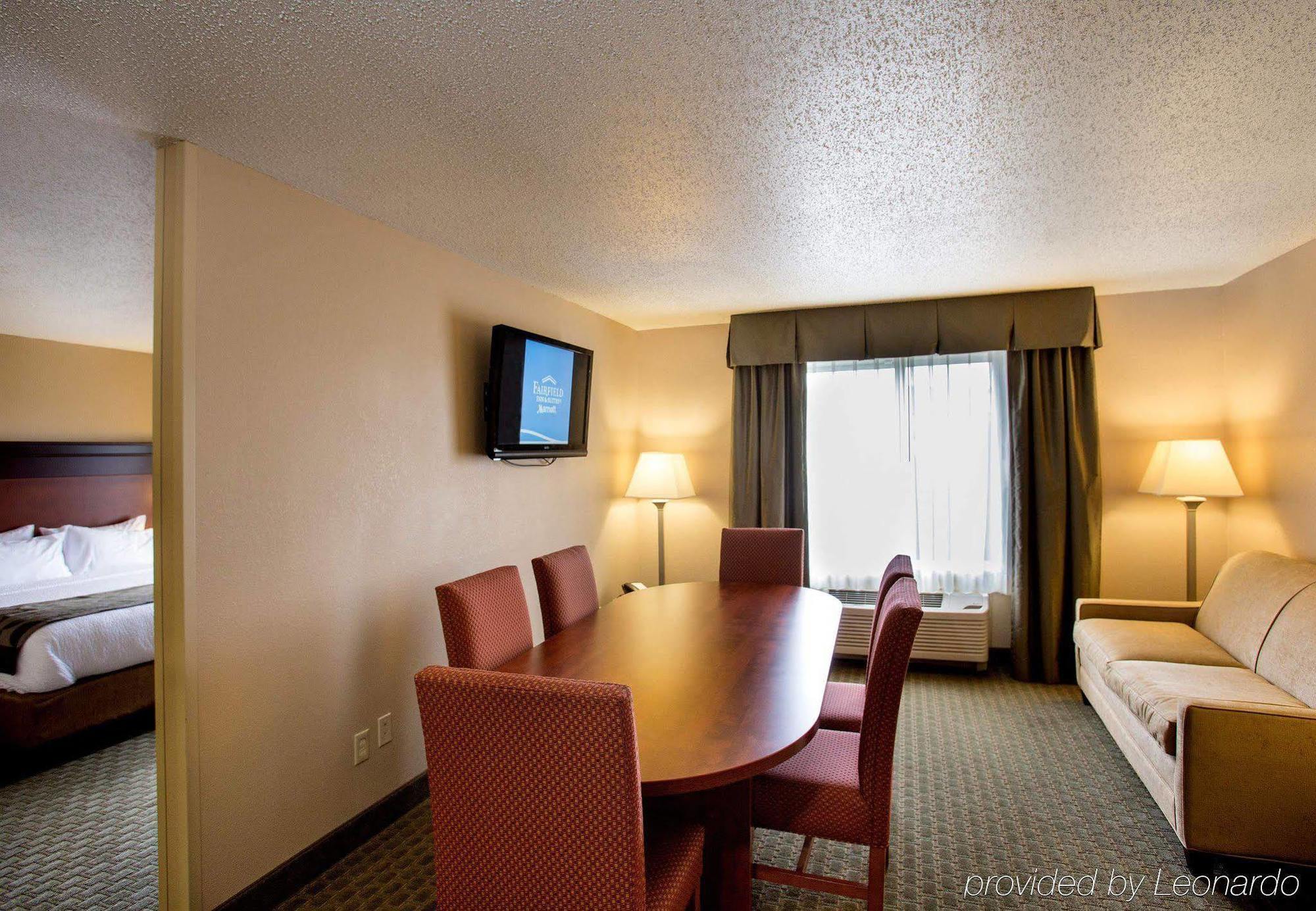 Fairfield Inn&Suites Detroit Livonia Exterior foto